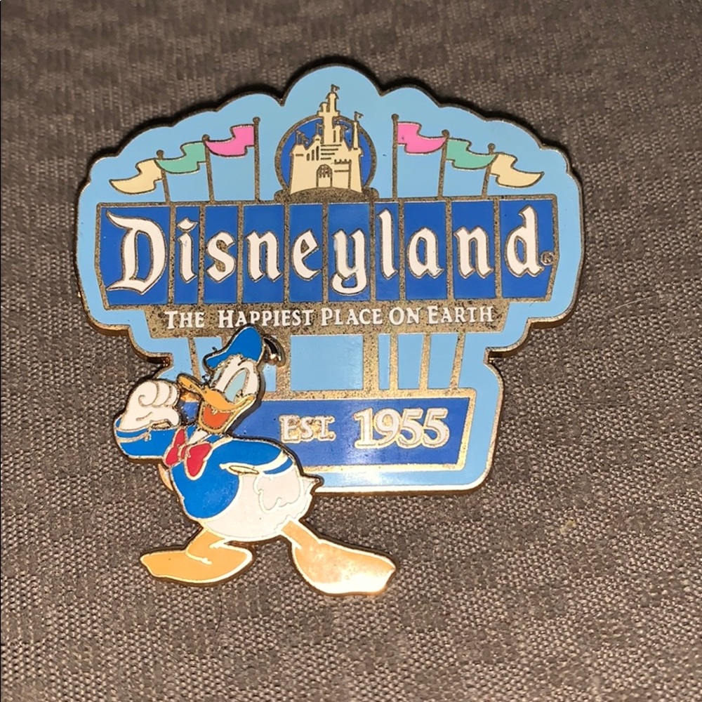 Donald Duck Disneyland pin 2004